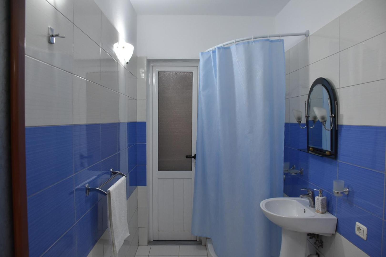 Leo Apartment Permet Luaran gambar