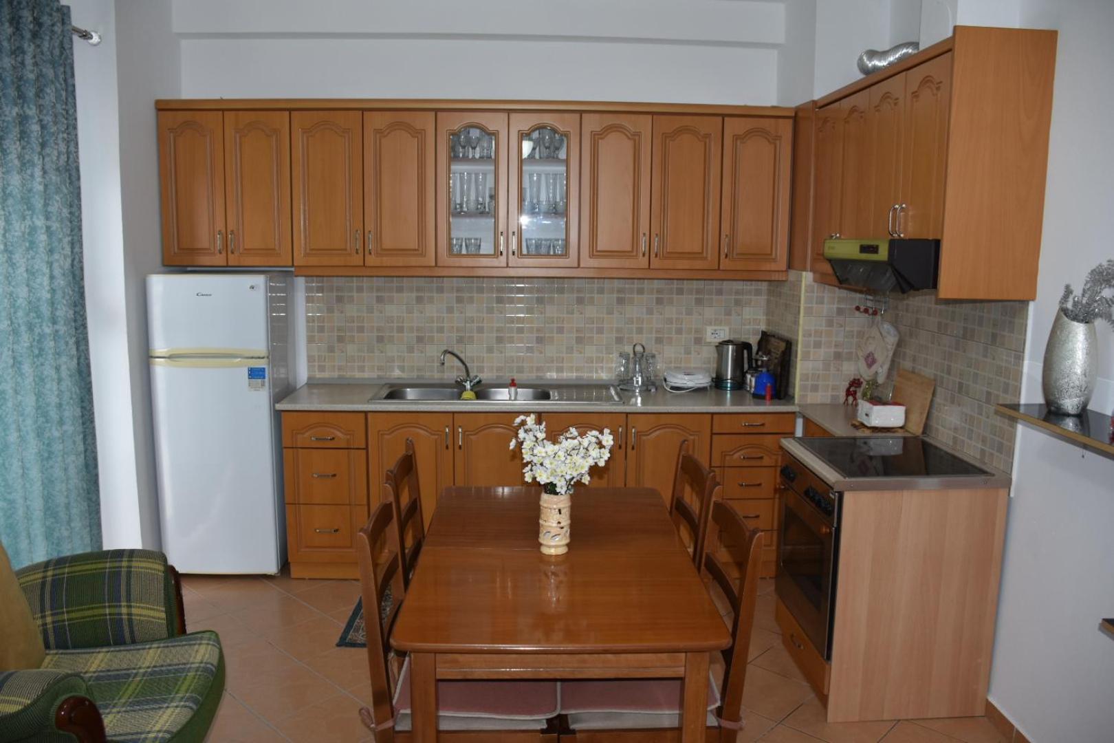 Leo Apartment Permet Luaran gambar