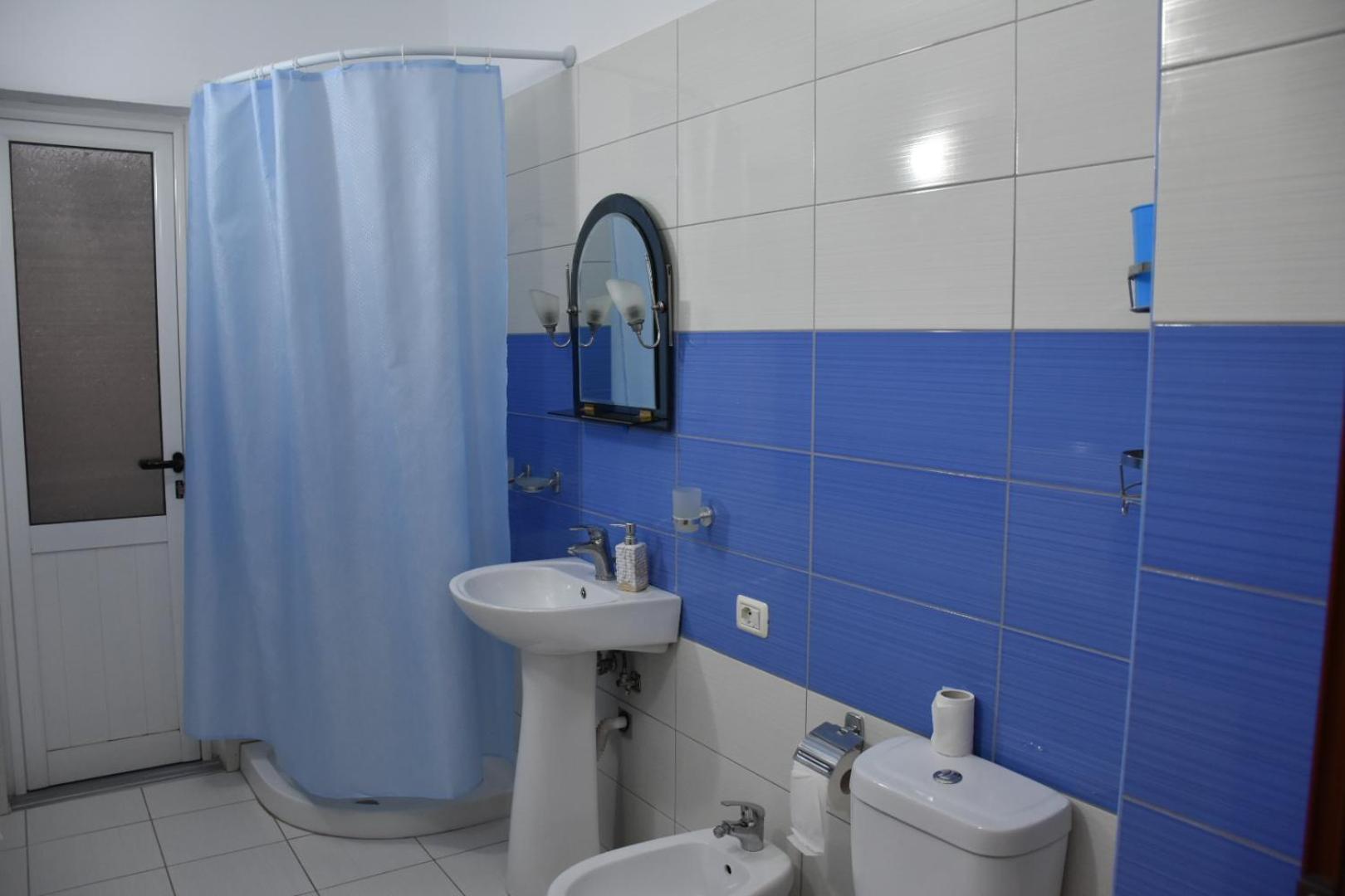 Leo Apartment Permet Luaran gambar