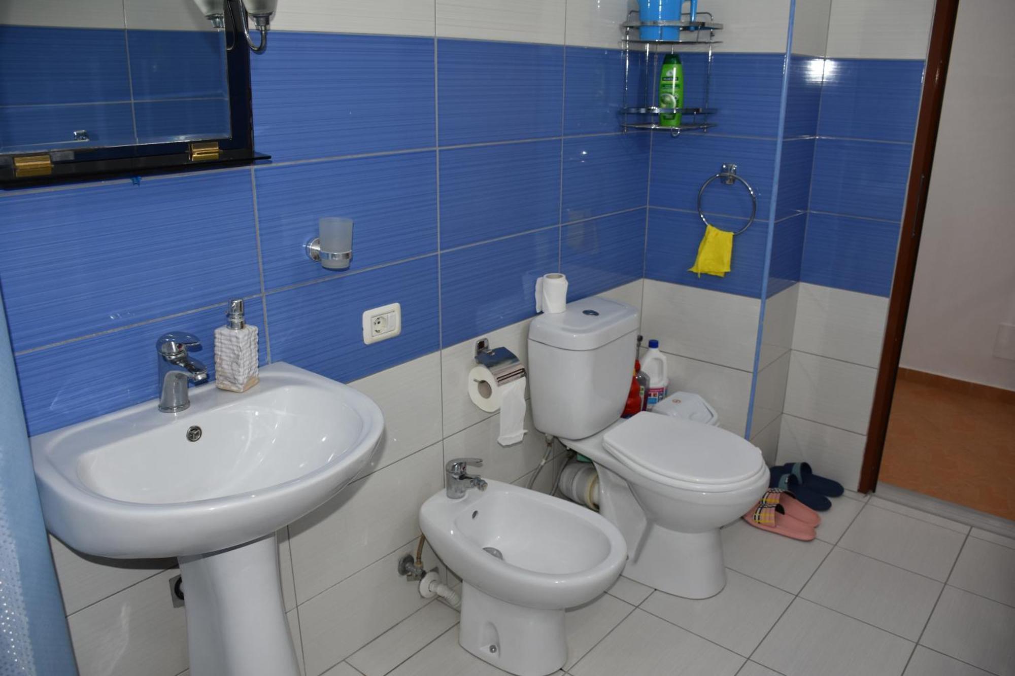 Leo Apartment Permet Luaran gambar
