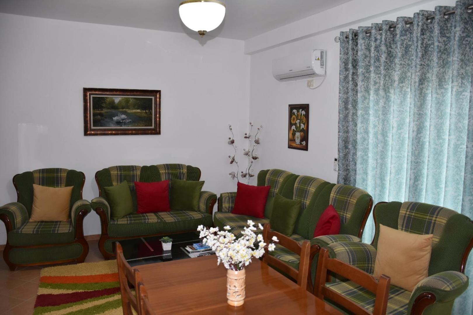 Leo Apartment Permet Luaran gambar