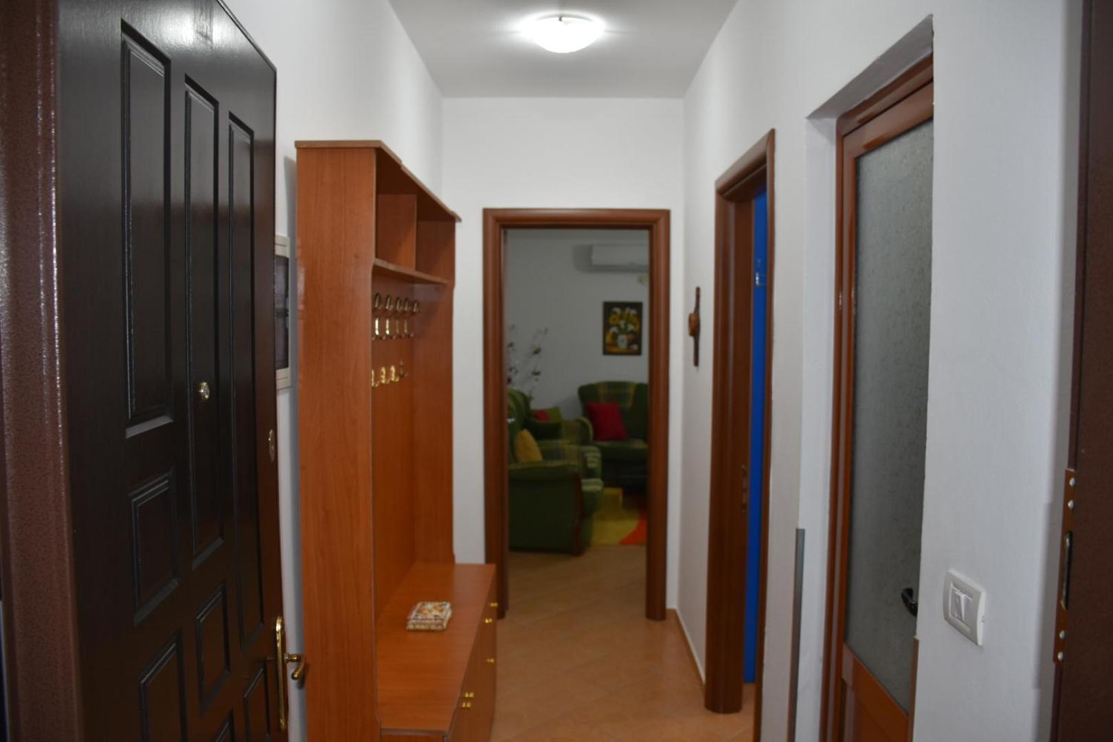 Leo Apartment Permet Luaran gambar