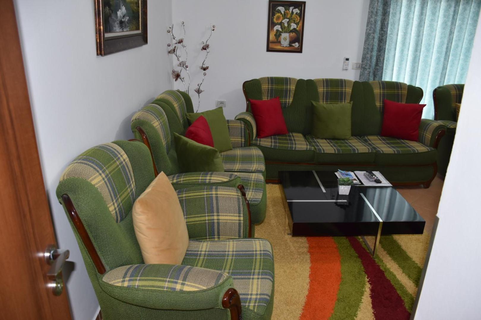 Leo Apartment Permet Luaran gambar